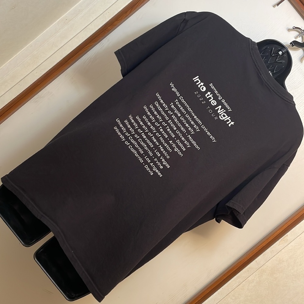 Into the night, 2022 tour black, T-shirt,‎ large unisex.